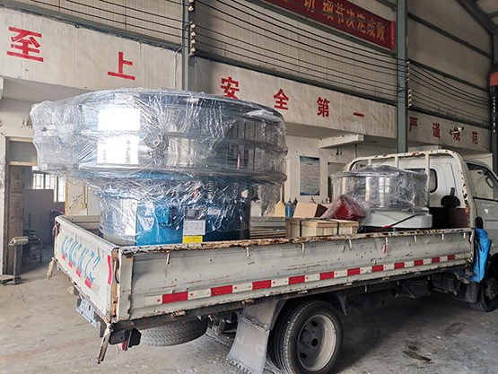 1.5米旋振篩、200型標(biāo)準(zhǔn)檢驗(yàn)篩、直排篩發(fā)貨